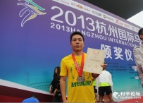 利辛论坛会员Show--漫步云端参加2013年杭州国际马拉松大赛风采